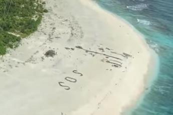 SOS sulla sabbia, marinai salvi dopo naufragio